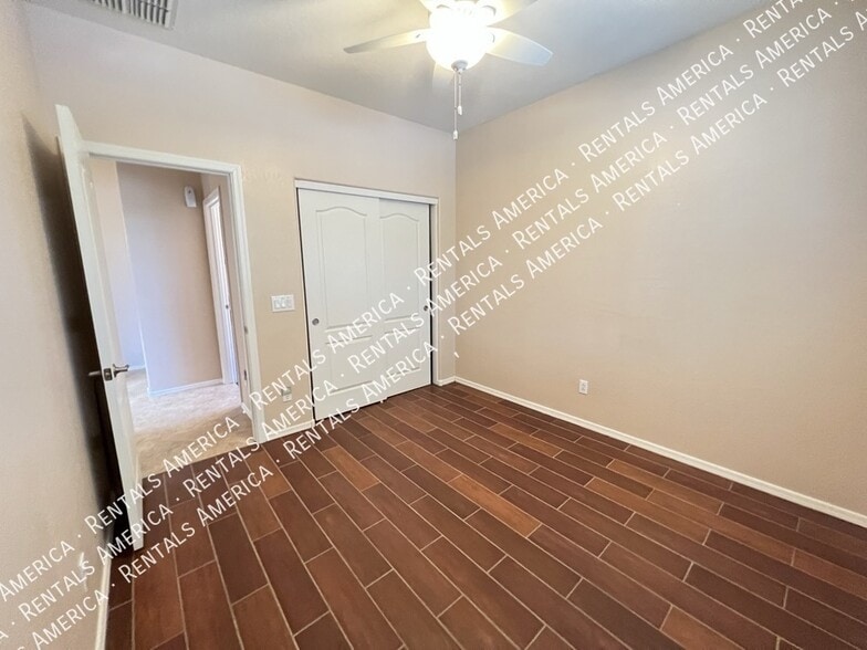 Building Photo - 1536 E Fontana Dr