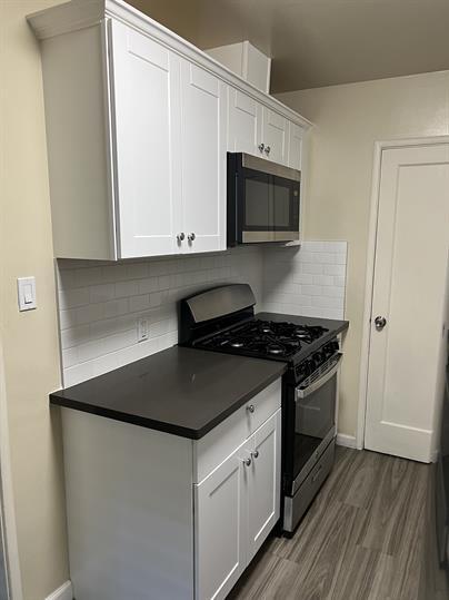 Building Photo - Carol Manor