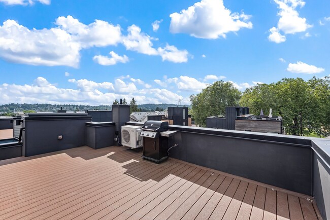 Building Photo - Luxury 2 Bed | 2 Bath Ballard Townhome with Private Rooftop Deck