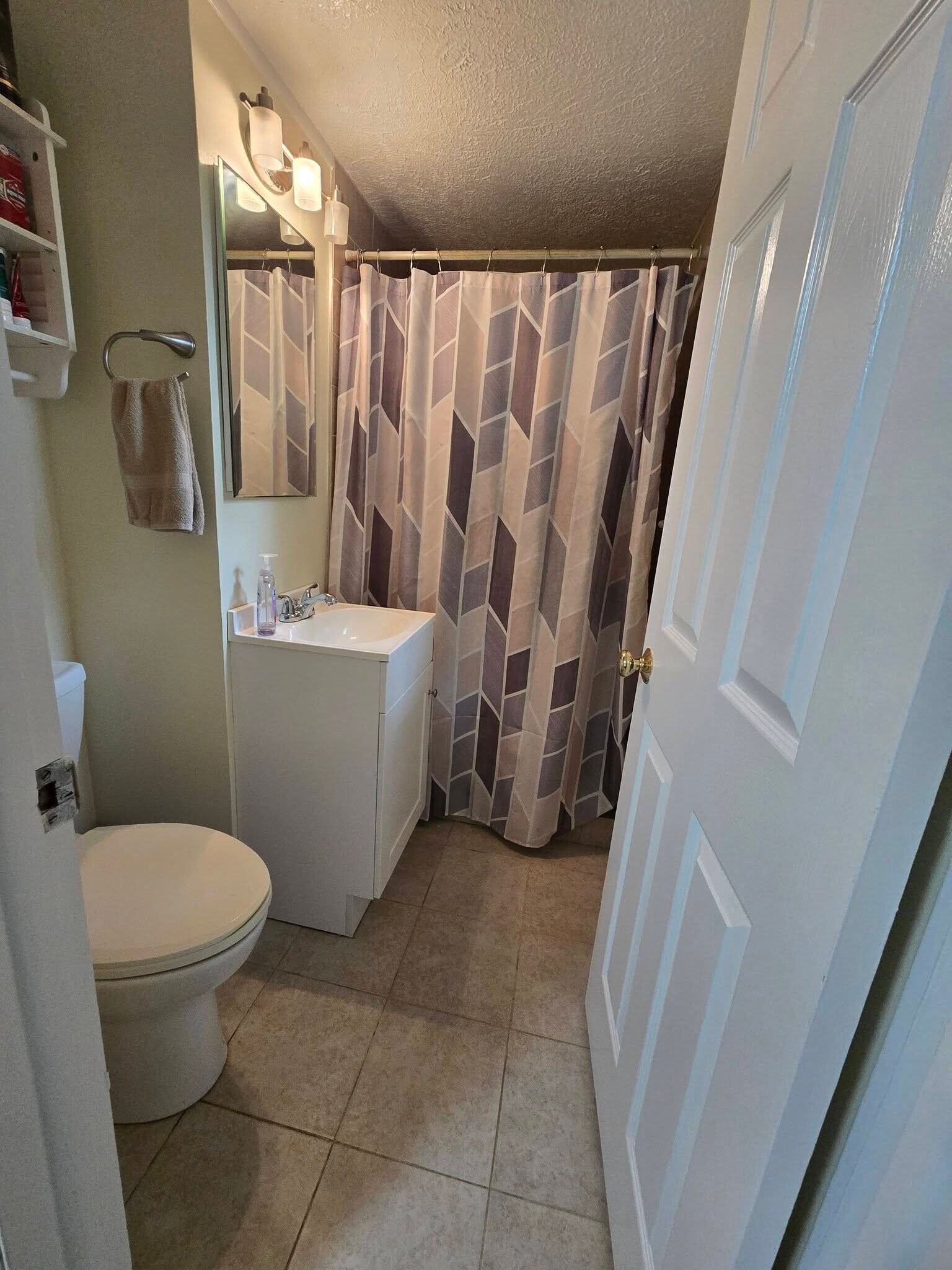 Building Photo - 1593 Manzanita Dr