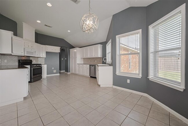 Building Photo - 9631 Highland Pointe Dr