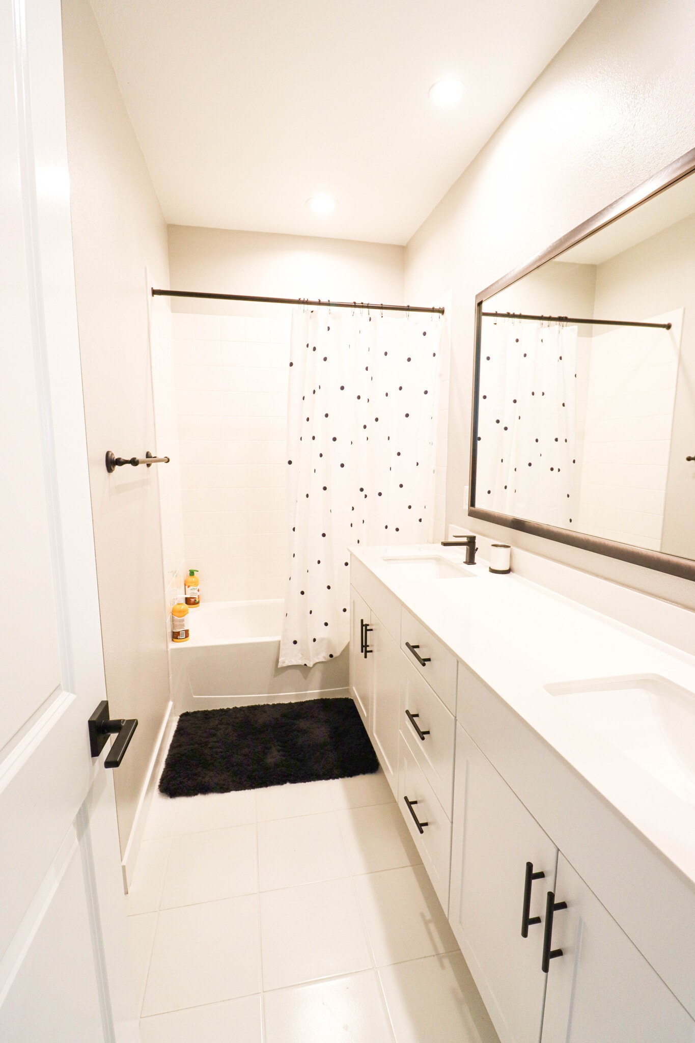 Building Photo - 2049 W Rosecrans Ave