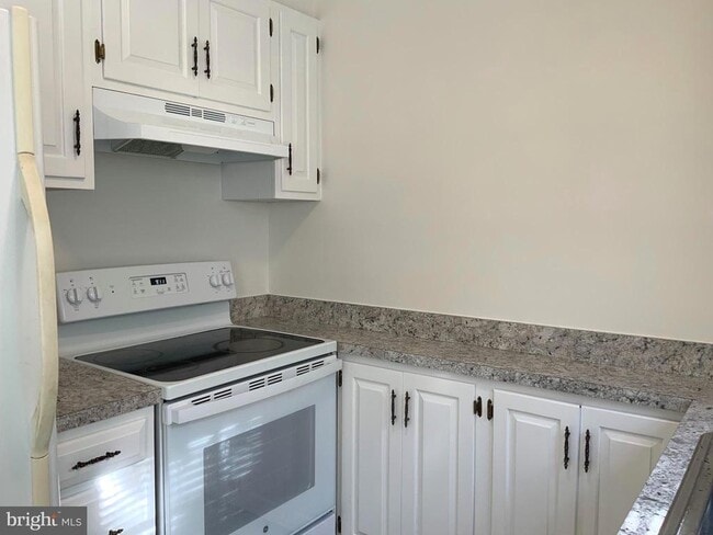 Building Photo - 4410 Woodfield Rd