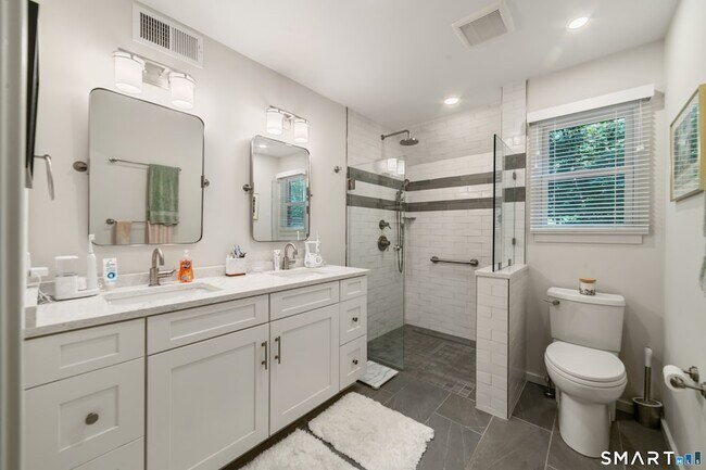 Building Photo - 595 Heritage Vlg
