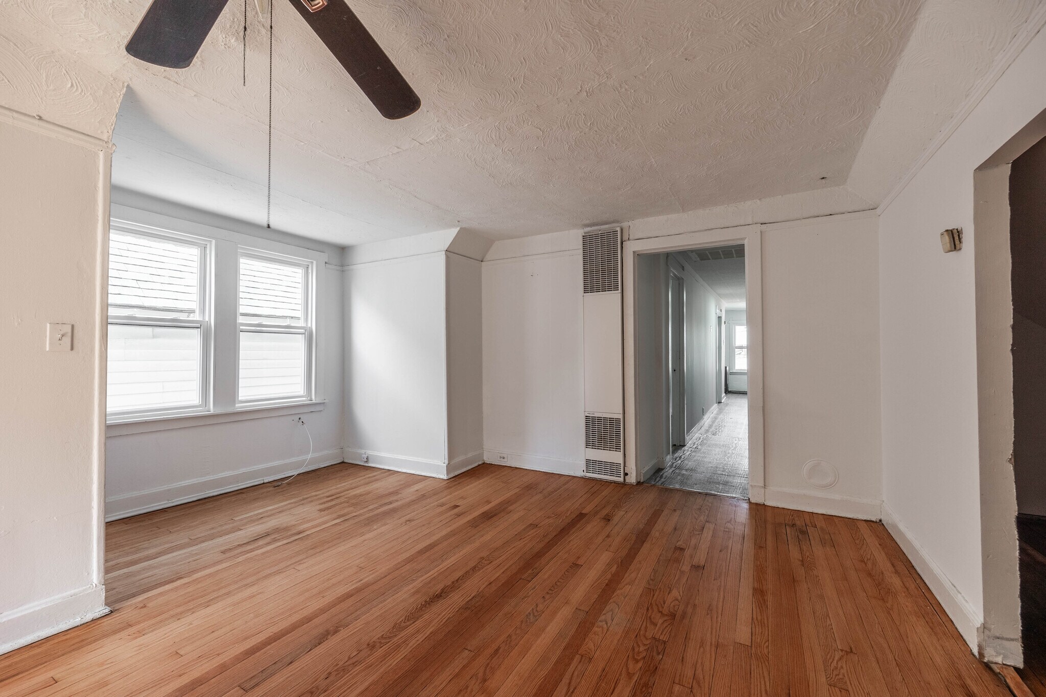 Building Photo - 2140 N Karlov Ave