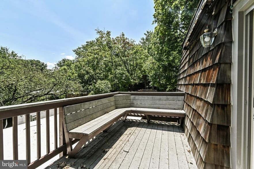 Building Photo - 5621 9th Rd N