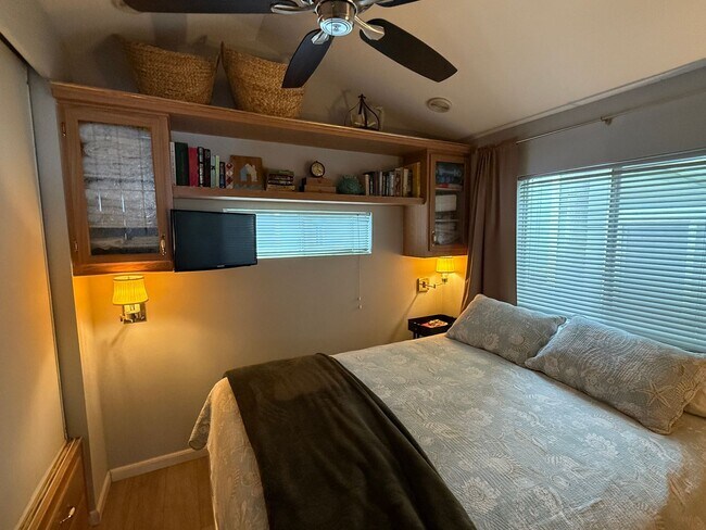 Building Photo - Charming Bungalow by the Beach in Leucadia!