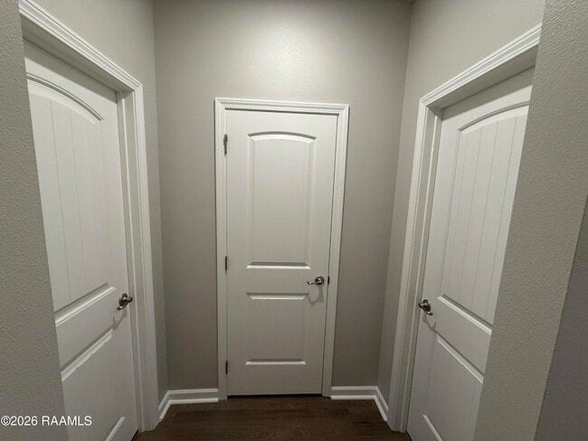 Building Photo - 401 Eastwood Dr