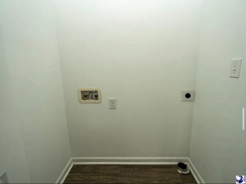 Building Photo - 421 Pineville Rd