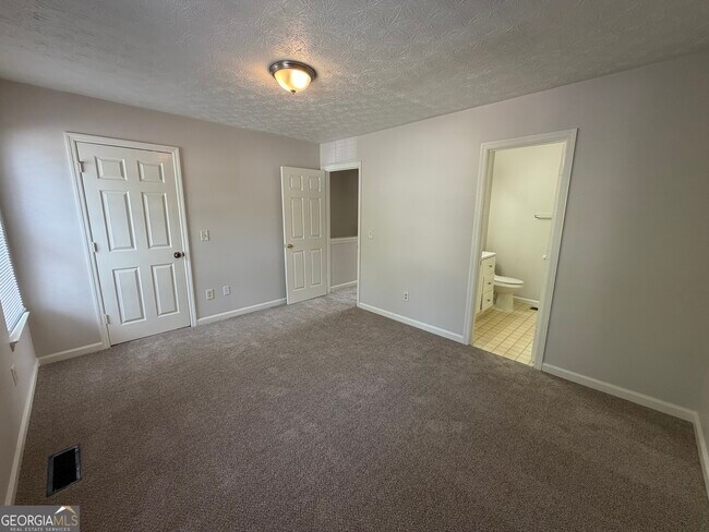 Building Photo - 3461 Kingswood Run