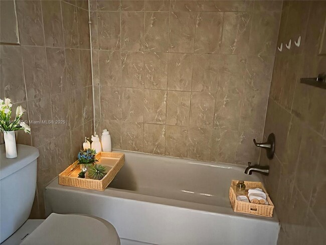 Building Photo - 6541 SW 41st Ct