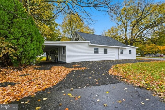 Building Photo - 667 S Broadway