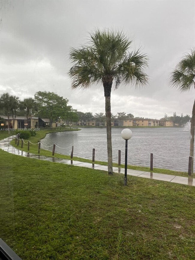 Building Photo - 516 Briarwood Cir