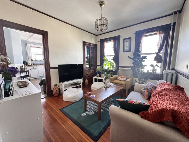 Building Photo - 4 Montcalm Ave