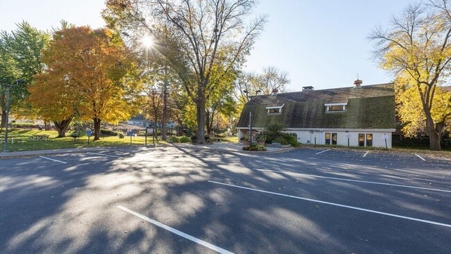 Building Photo - ReNew at Neill Lake