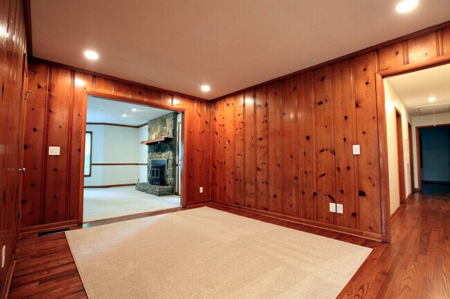 Building Photo - 308 S Baird Ln