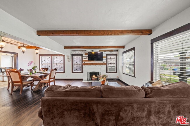 Building Photo - 5732 6th Ave