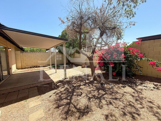 Building Photo - 5123 W Carol Ave