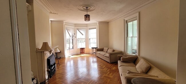 Building Photo - 31 Elm Ct