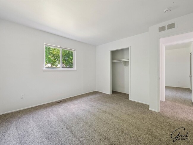 Building Photo - $1450 3 bedroom ranch