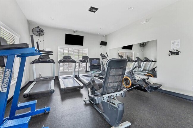 Building Photo - Welcome in to this beautiful Unfurnished -...
