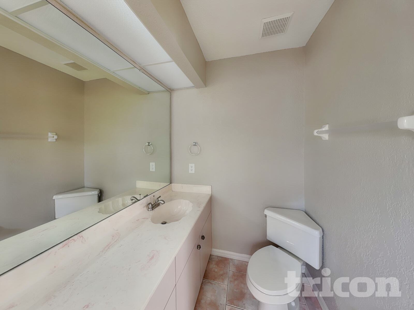 Building Photo - 3798 Fontainebleau St