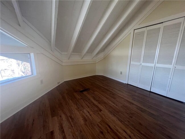 Building Photo - 3208 Lake Rd Cir