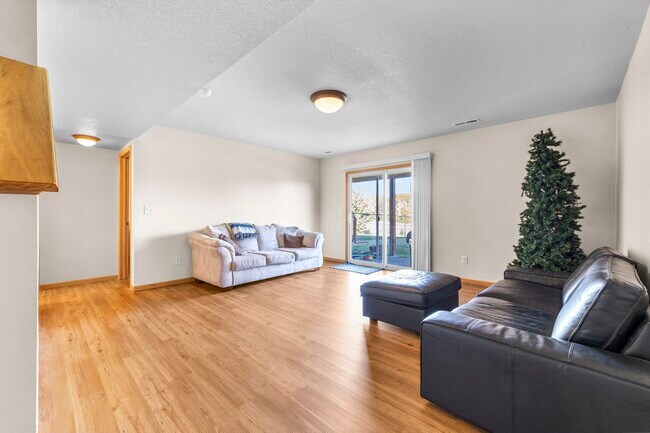 Building Photo - 1552 Cook Cir