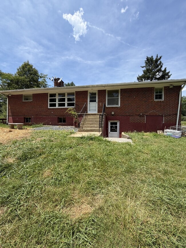 Building Photo - 405 Winesap Rd