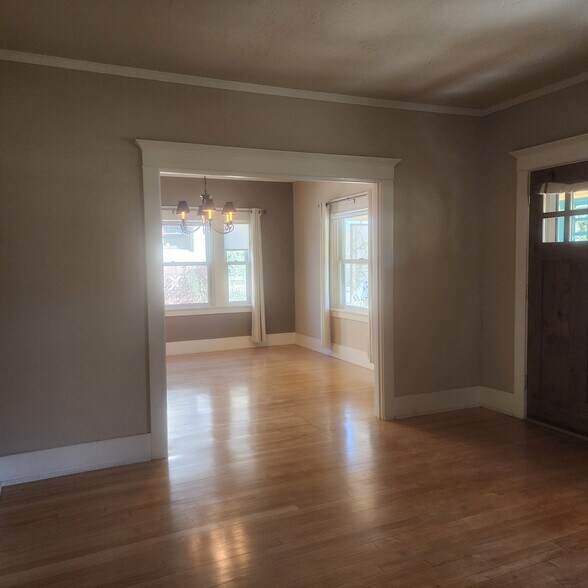 Building Photo - 115 W Vista