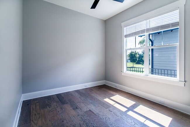 Building Photo - Newer Home