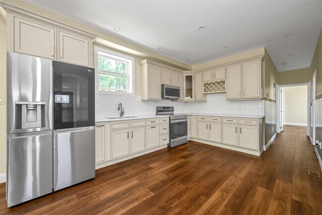 Building Photo - 14949 Hawtree St