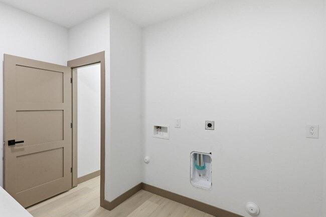 Building Photo - 2813 E St