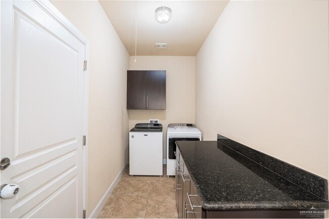 Building Photo - 36 Santa Inez St