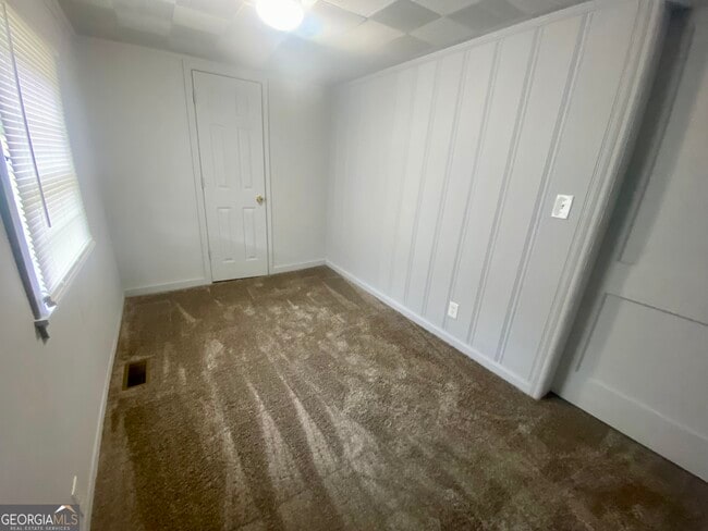 Building Photo - 914 Greenville St