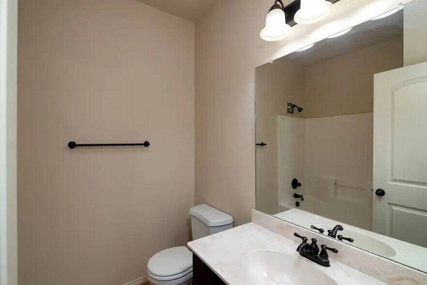 Building Photo - 393 Orbit Dr