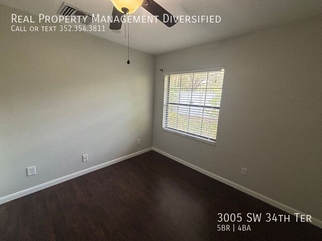Building Photo - 3005 SW 34th Terrace