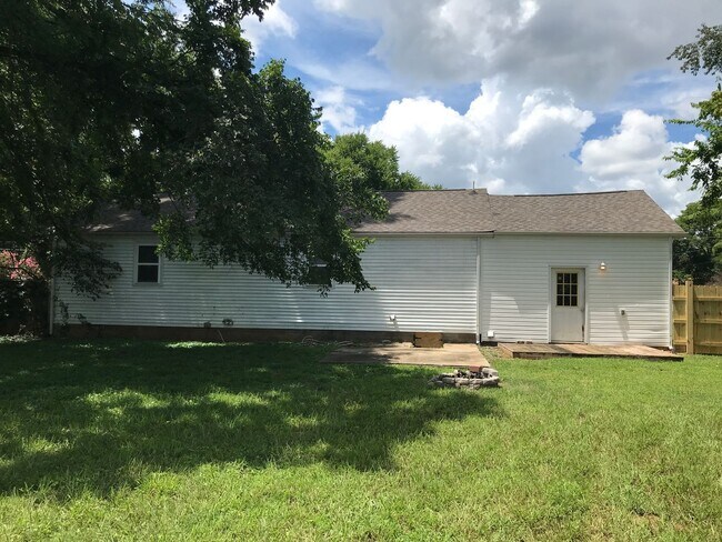 Building Photo - 6558 Kari Dr