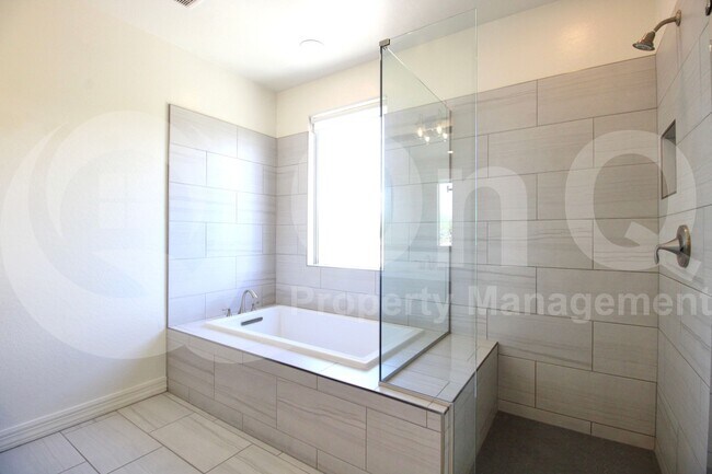 Building Photo - 7330 E Vista Bonita Dr