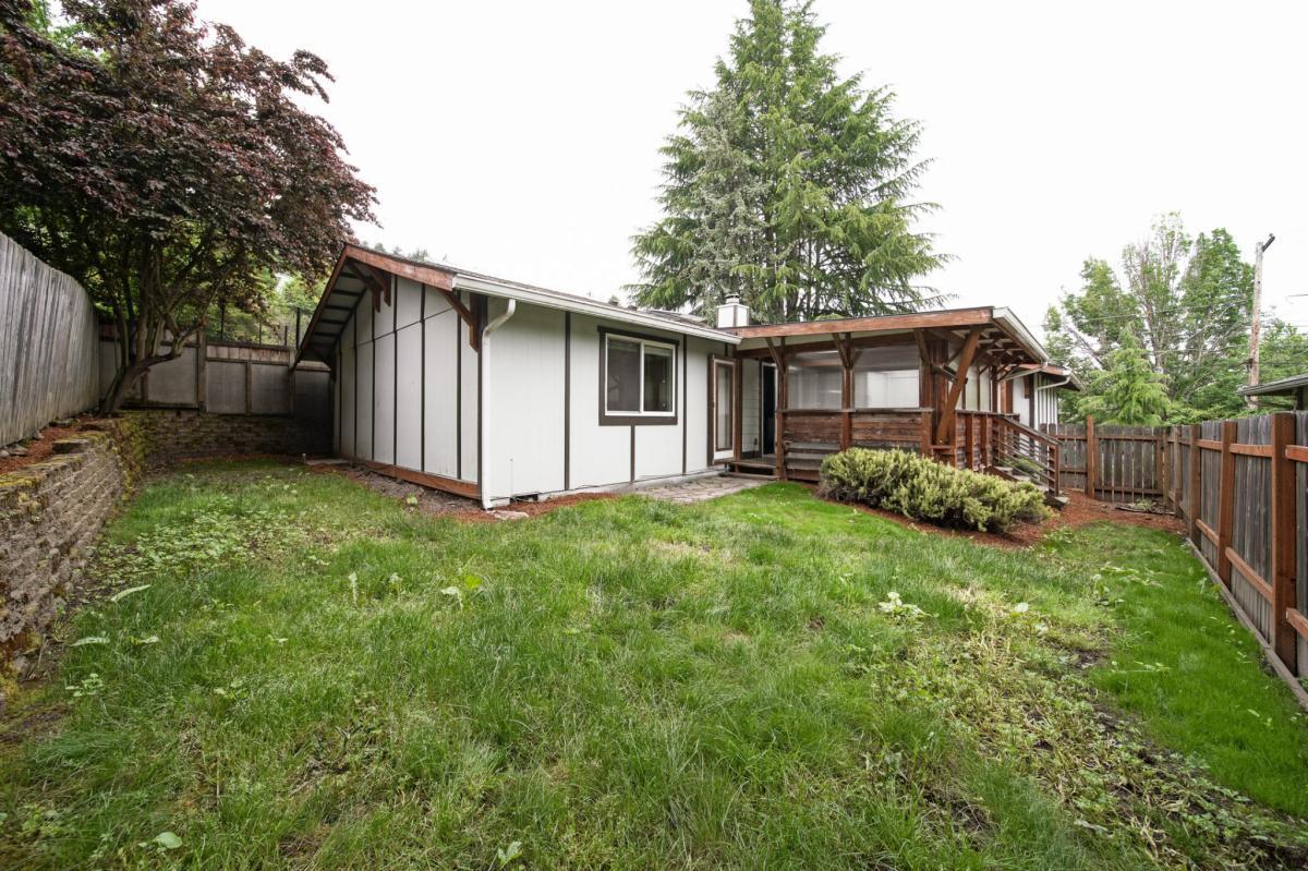 Building Photo - 312 S Nebraska St