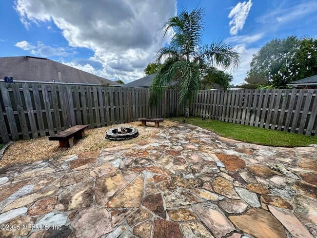 Building Photo - 12850 Chets Creek Dr N