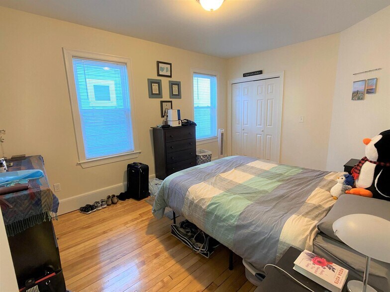 Building Photo - 15 Sargent Ave