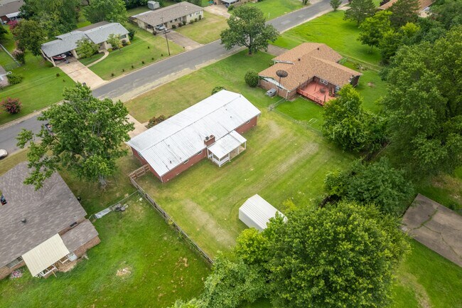 Primary Photo - 206 Mockingbird St