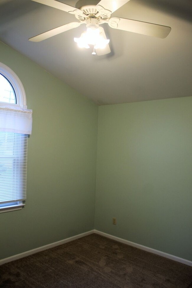 Building Photo - Available Now!- 2 Bedroom Condo In Davison