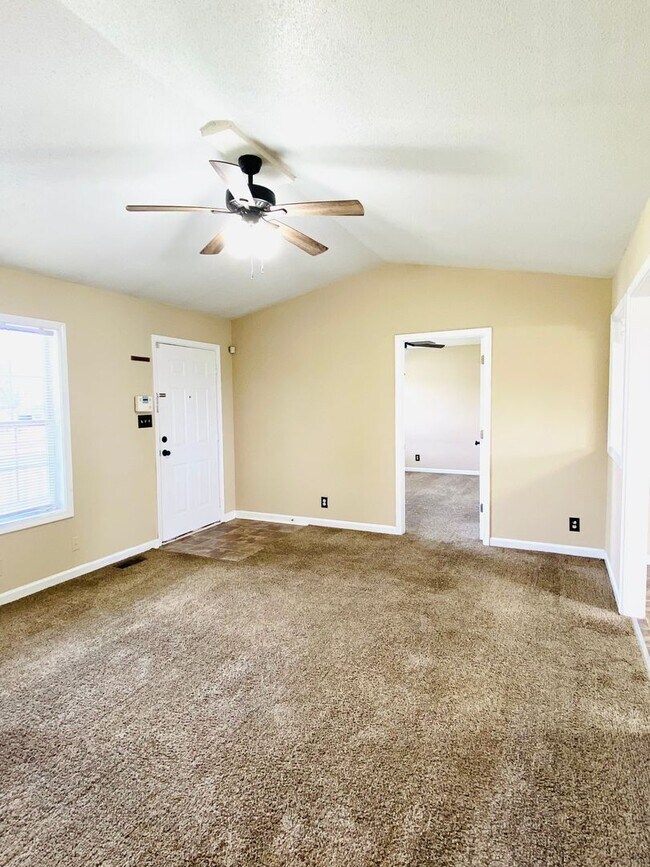 Building Photo - Charming Ranch Home