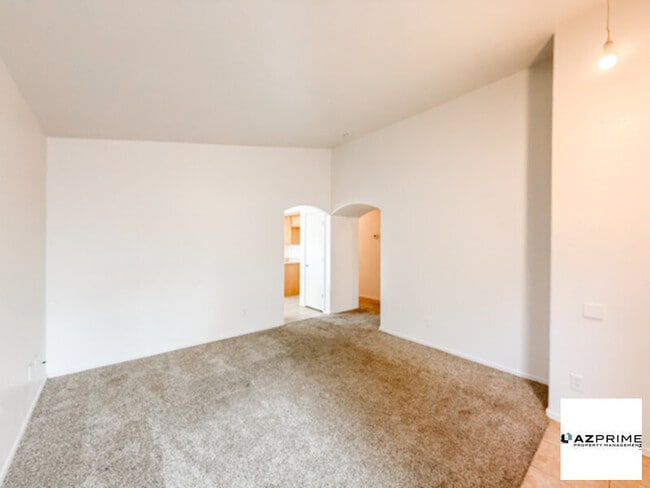Building Photo - Lovely 3/2 El Mirage House - Spacious &amp; Modern!