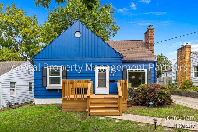 Building Photo - Spacious 3-Bedroom Home in Alger Heights – Modern Kitchen, Private Yard & Garage