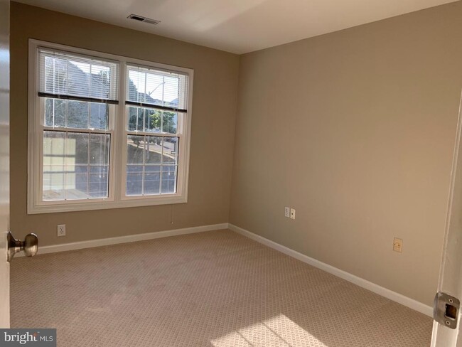 Building Photo - 7575 Belle Grae Dr