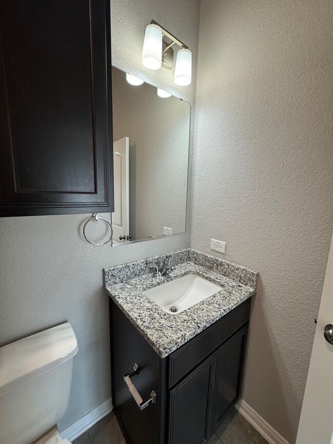 Building Photo - Beautiful Private Midway ISD Home