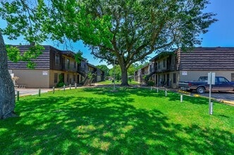 Building Photo - 1526 East Ave